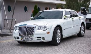 Chrysler 300C белый